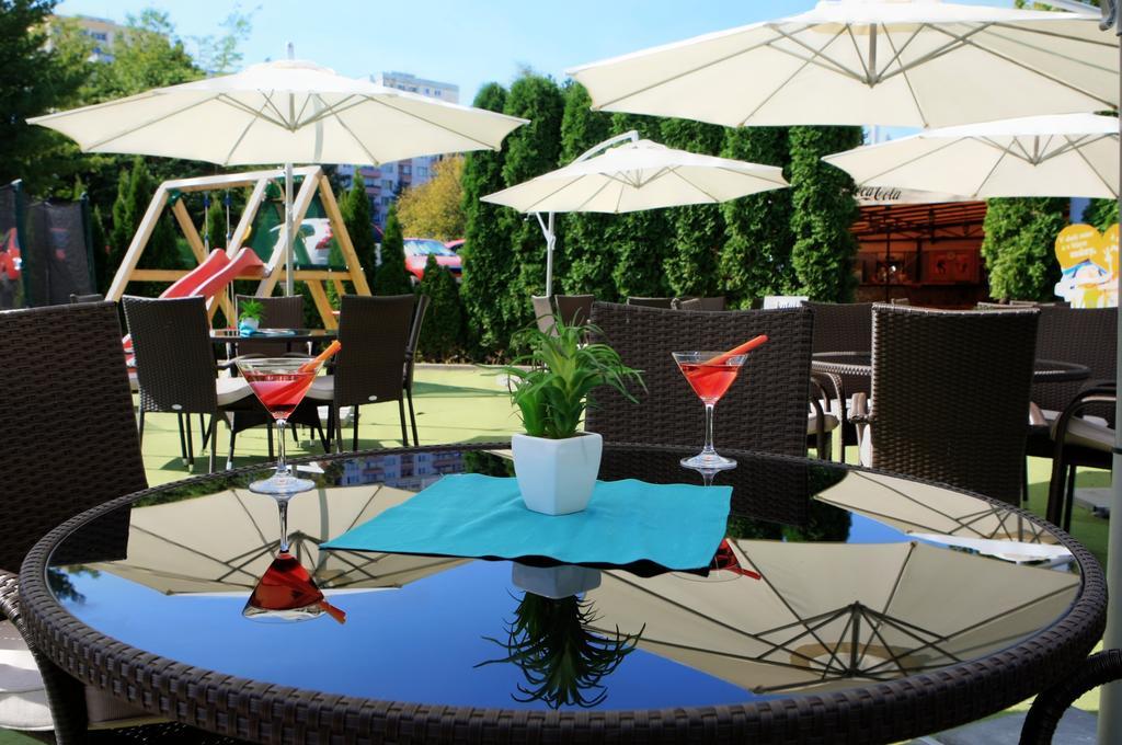 Hotel Dixon So Vstupom Do Bazena A Virivky Zdarma - Free Entrance To Pool And Jacuzzi Included Bańska Bystrzyca Zewnętrze zdjęcie