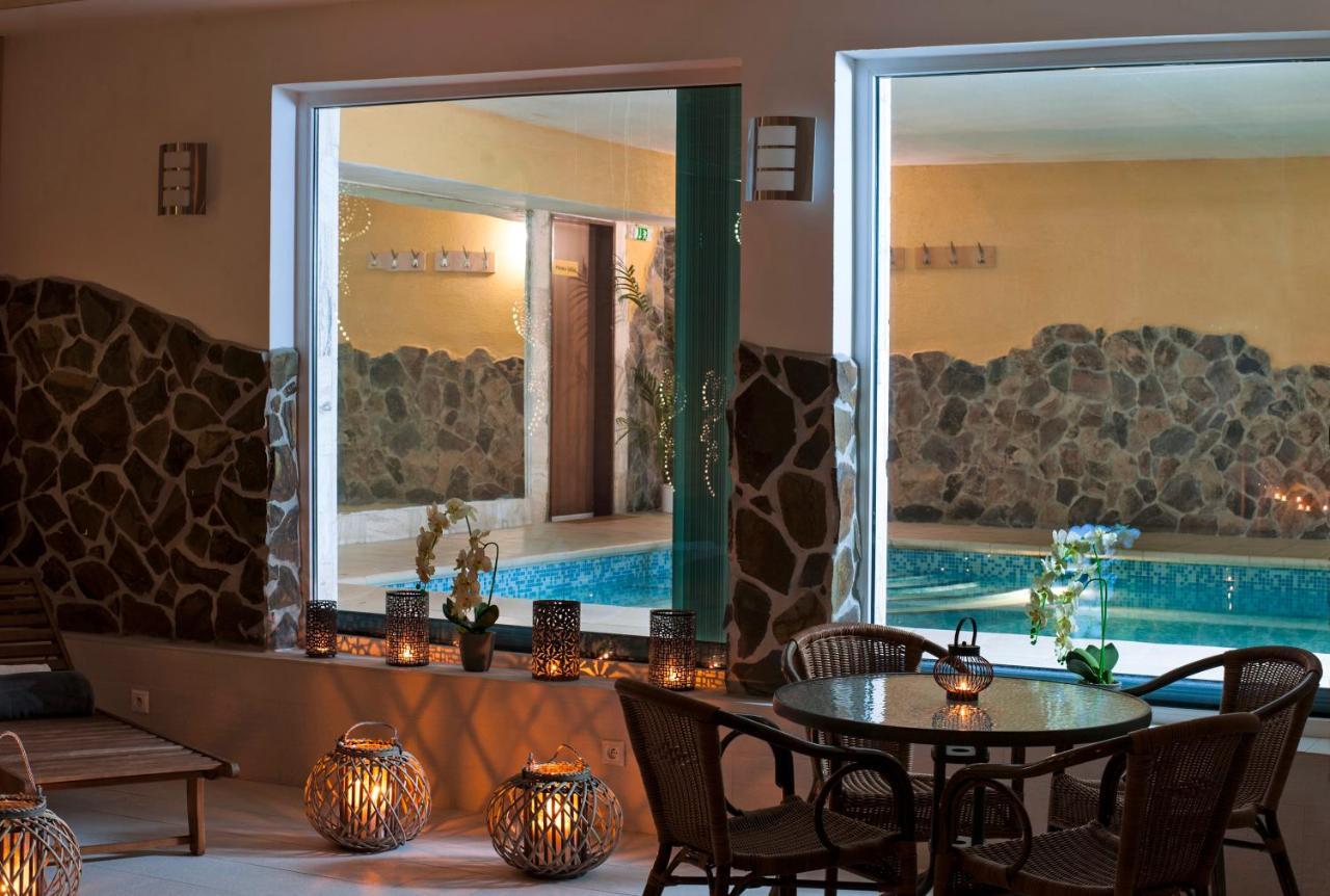 Hotel Dixon So Vstupom Do Bazena A Virivky Zdarma - Free Entrance To Pool And Jacuzzi Included Bańska Bystrzyca Zewnętrze zdjęcie