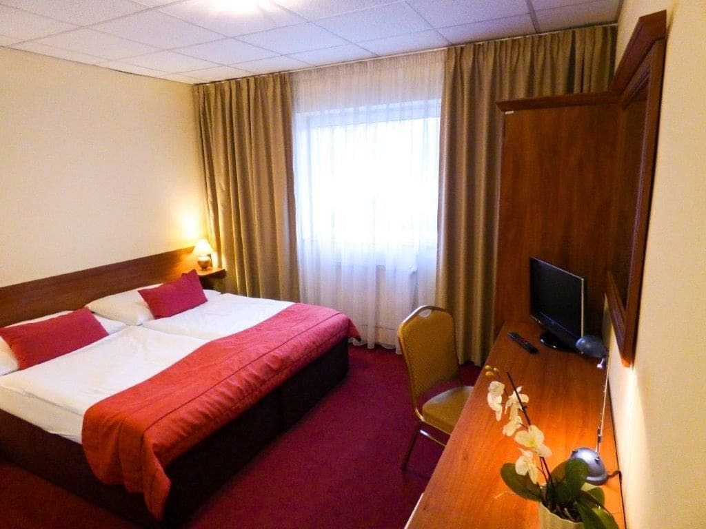 Hotel Dixon So Vstupom Do Bazena A Virivky Zdarma - Free Entrance To Pool And Jacuzzi Included Bańska Bystrzyca Zewnętrze zdjęcie