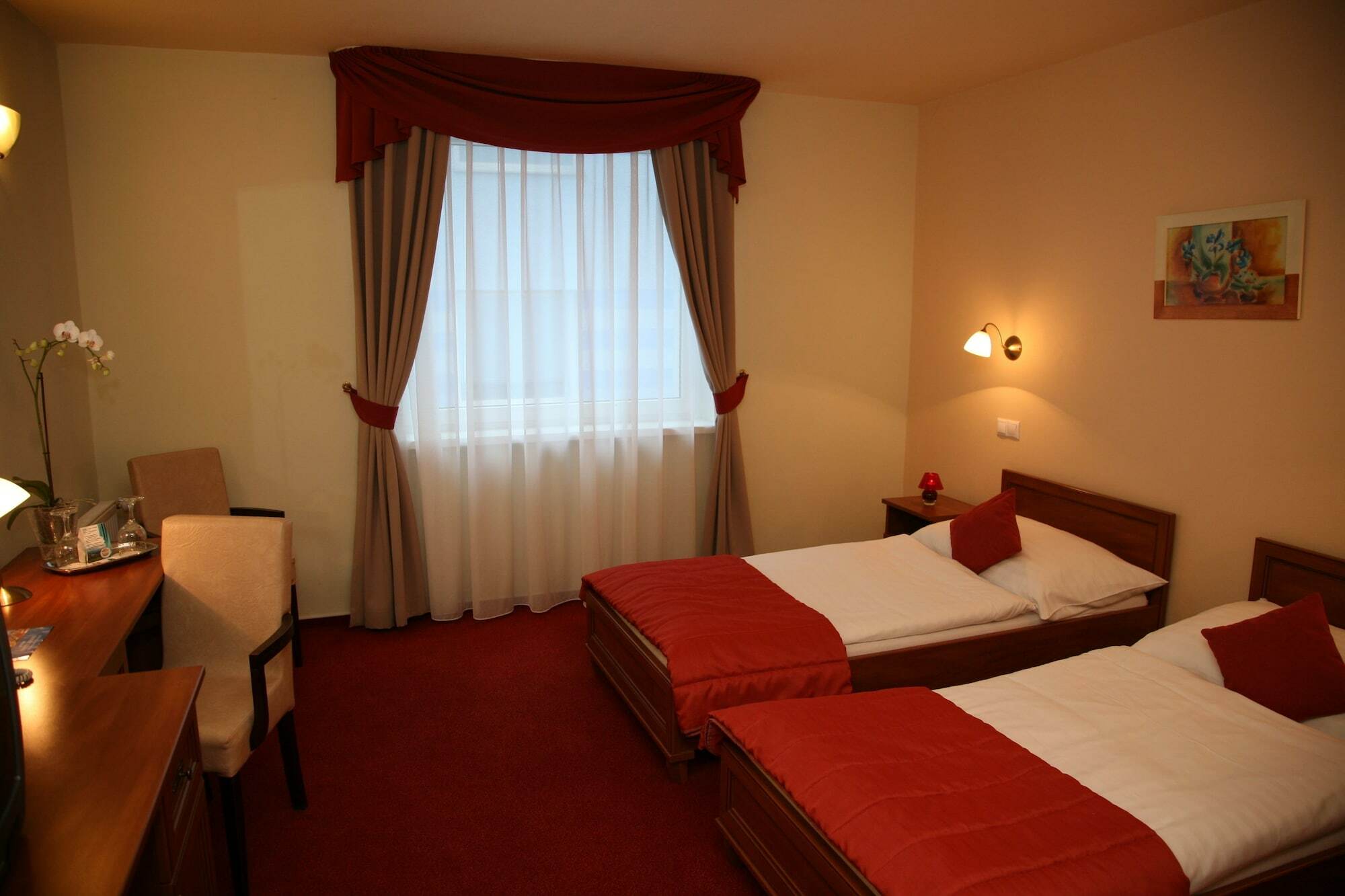 Hotel Dixon So Vstupom Do Bazena A Virivky Zdarma - Free Entrance To Pool And Jacuzzi Included Bańska Bystrzyca Zewnętrze zdjęcie