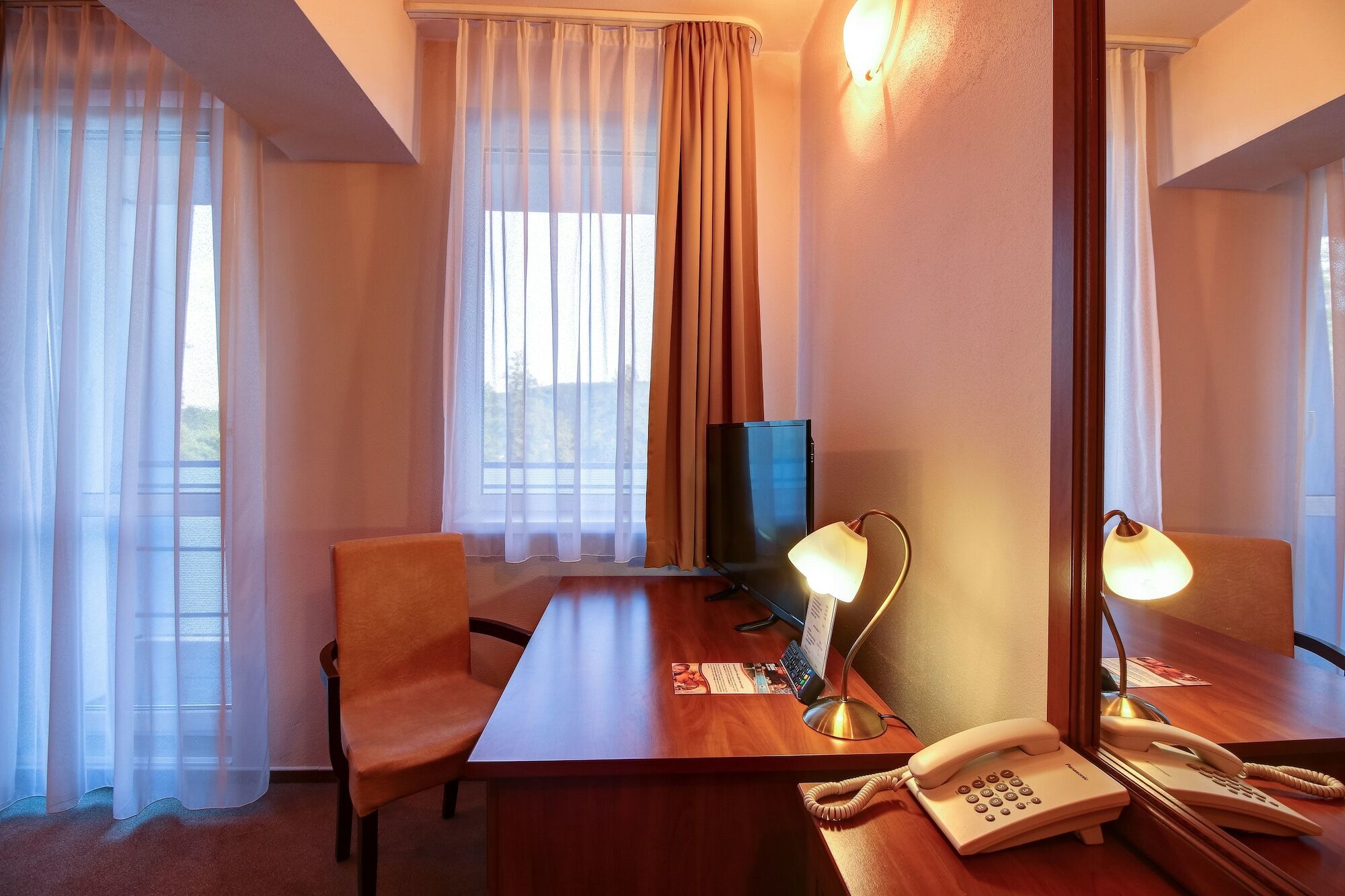 Hotel Dixon So Vstupom Do Bazena A Virivky Zdarma - Free Entrance To Pool And Jacuzzi Included Bańska Bystrzyca Zewnętrze zdjęcie