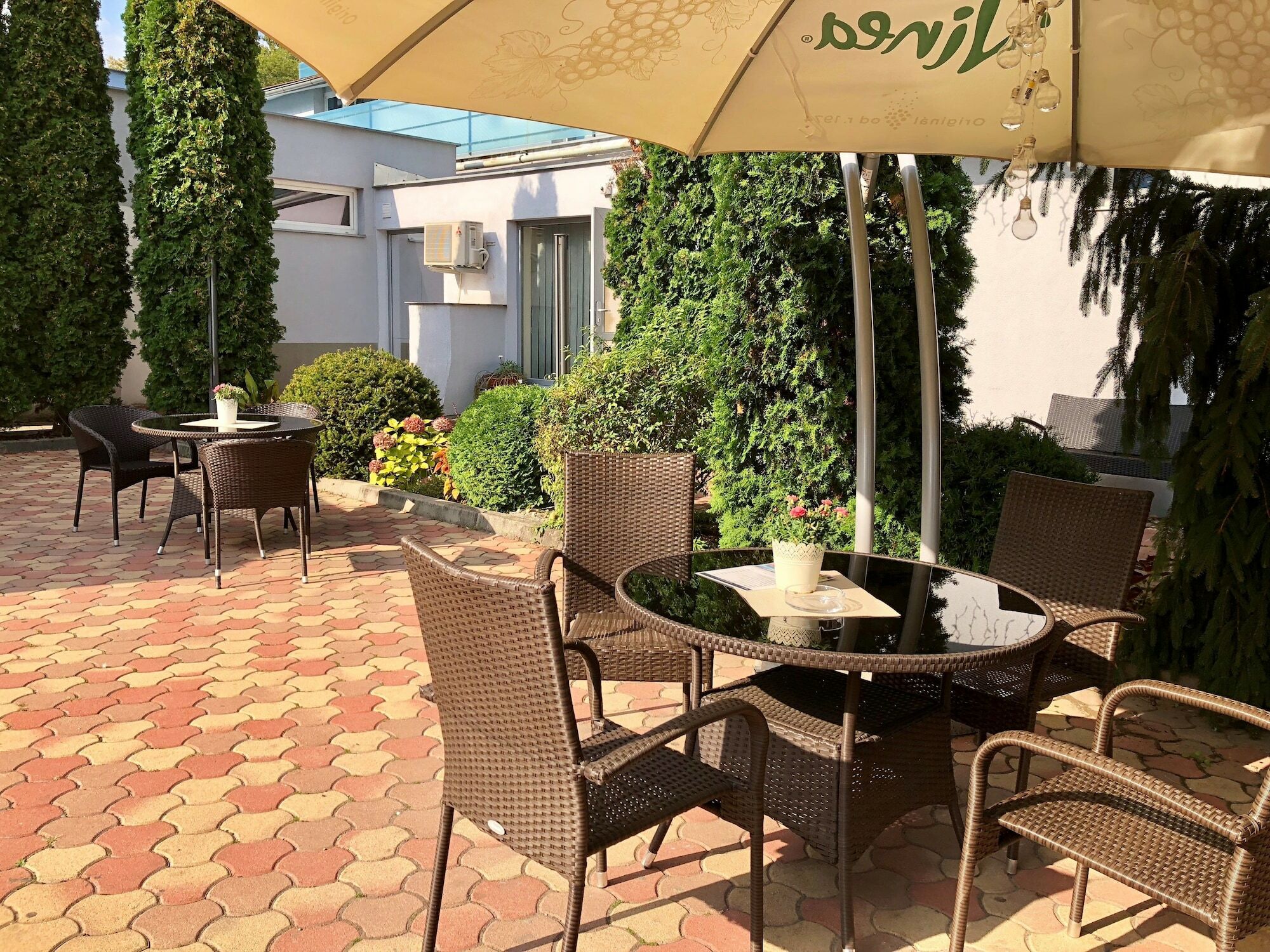 Hotel Dixon So Vstupom Do Bazena A Virivky Zdarma - Free Entrance To Pool And Jacuzzi Included Bańska Bystrzyca Zewnętrze zdjęcie