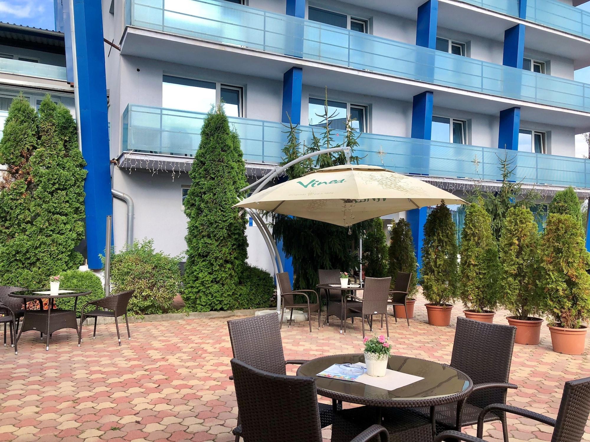Hotel Dixon So Vstupom Do Bazena A Virivky Zdarma - Free Entrance To Pool And Jacuzzi Included Bańska Bystrzyca Zewnętrze zdjęcie